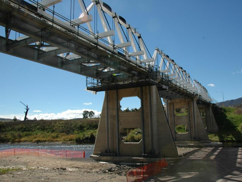 Bi-Modulus Columns - Menard Oceania